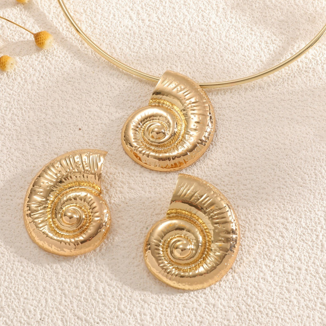 Bohemian Conch Earrings and Necklace Set