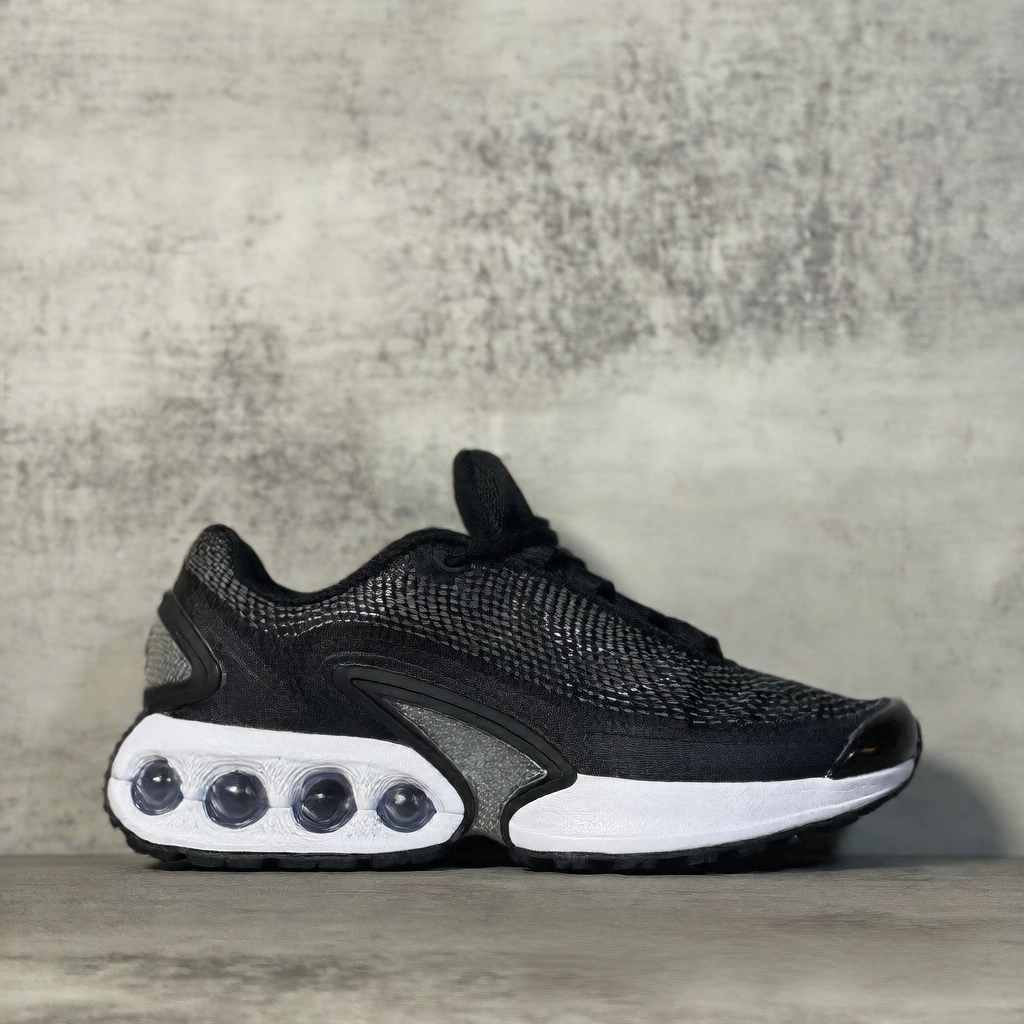 Air-cushioned men's sports shoes with large sizes